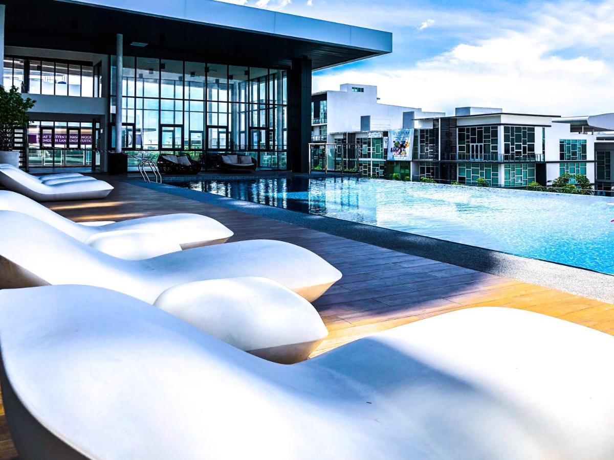 Cat City Mediterranean Theme City&Pool View Homestay 貓城地中海主題城市泳池風景民宿 クチン エクステリア 写真