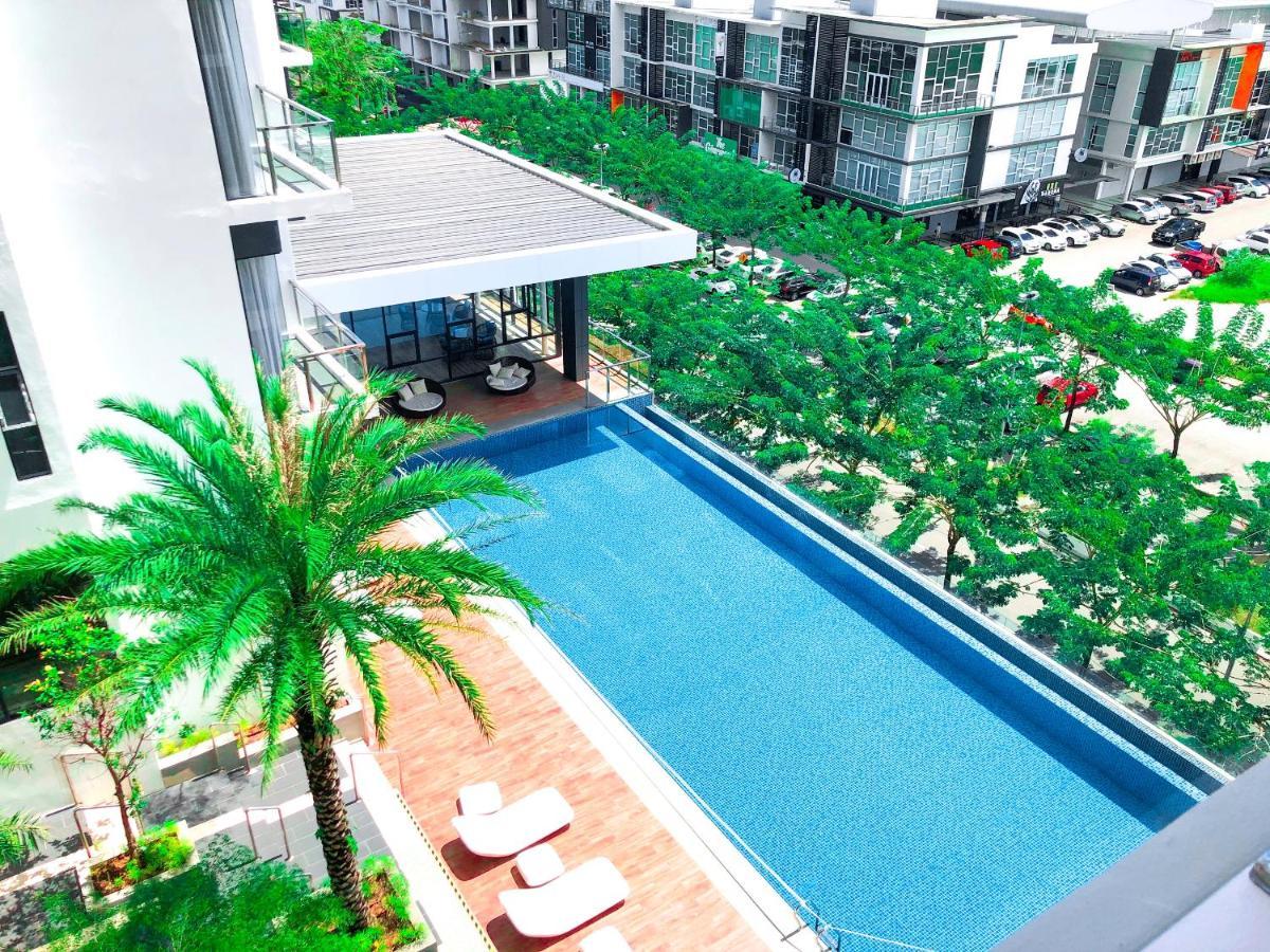 Cat City Mediterranean Theme City&Pool View Homestay 貓城地中海主題城市泳池風景民宿 クチン エクステリア 写真