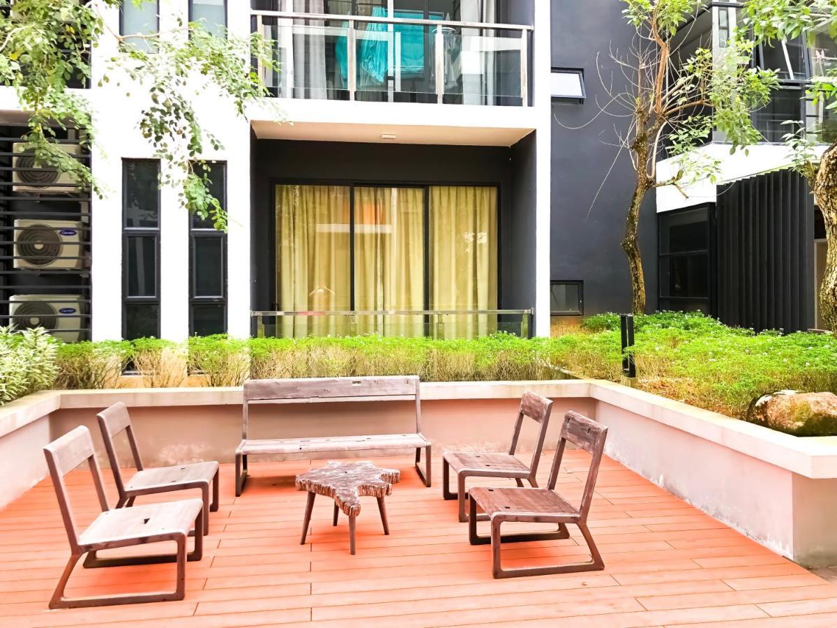 Cat City Mediterranean Theme City&Pool View Homestay 貓城地中海主題城市泳池風景民宿 クチン エクステリア 写真